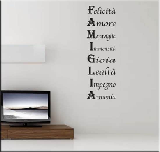 Adesivo da parete con citazione Amore per la famiglia: adesivo artistico per la decorazione della casa - Italia