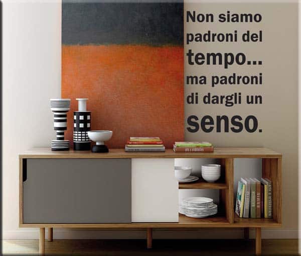 Adesivo Murale Frasi In Italiano “In Questa Casa” – Large 120x80 Cm – Adesivo4You