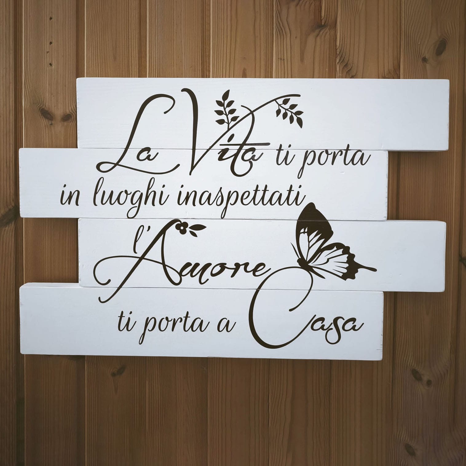 Shabby chic pannelli in legno decorativi frase casa con farfalla e caratteri eleganti