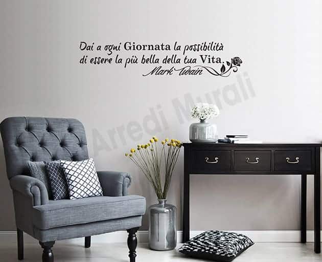 Adesivo Murale INDIGOS – Citazione Mark Twain 'Ogni Giorno La Chance' – 80x15 Cm – Lilla – Decorazione Parete