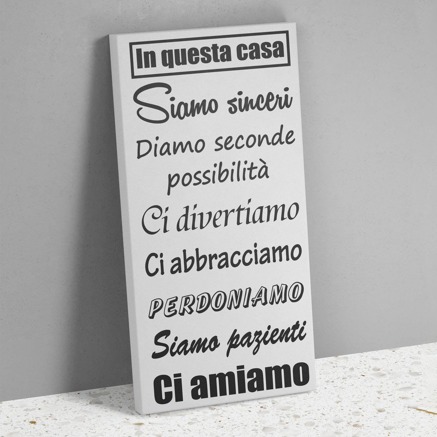 Quadro con frase casa stampata su tela moderna.