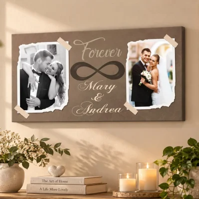 Quadro personalizzato con le vostre foto su tela ambientato in soggiorno, con due immagini di coppia e nomi personalizzati.