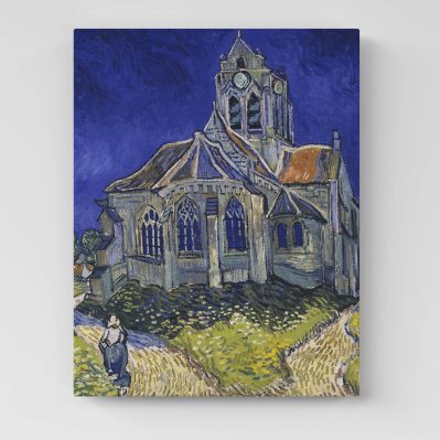 Stampa su tela del dipinto di van Gogh La chiesa di Auvers appesa su una parete chiara