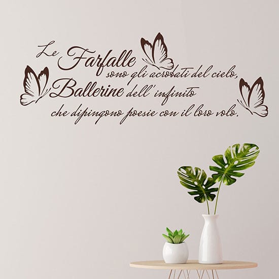 Scritte adesive da parete sulle farfalle