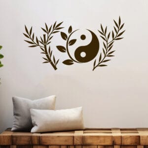 Stickers murali Feng Shui con simboli ispirati all’equilibrio e all’armonia interiore, applicati su superficie liscia.