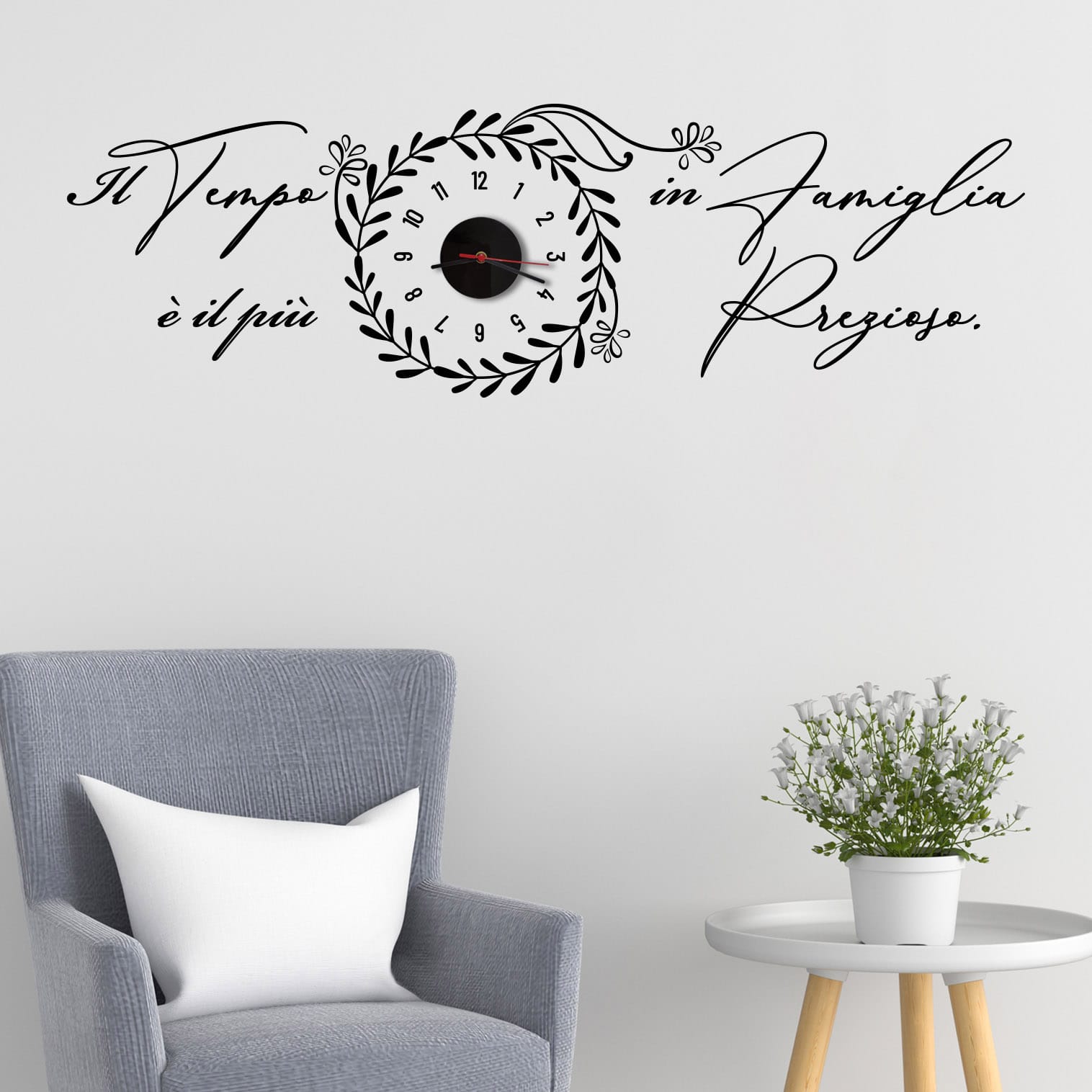 Orologio per parete con stickers murali decorativi e frase motivazionale in soggiorno, perfetto per arredare con stile e originalità gli ambienti moderni.