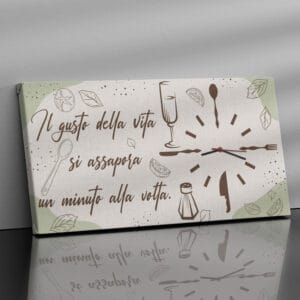 Orologio da cucina su tela con citazione motivazionale, arredo elegante e funzionale.