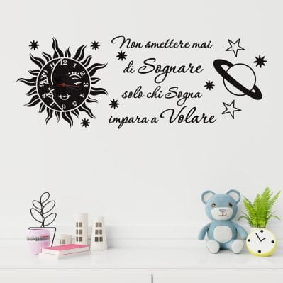 Orologio a parete con adesivi per bambini di colore nero con design a forma di sole e frase.