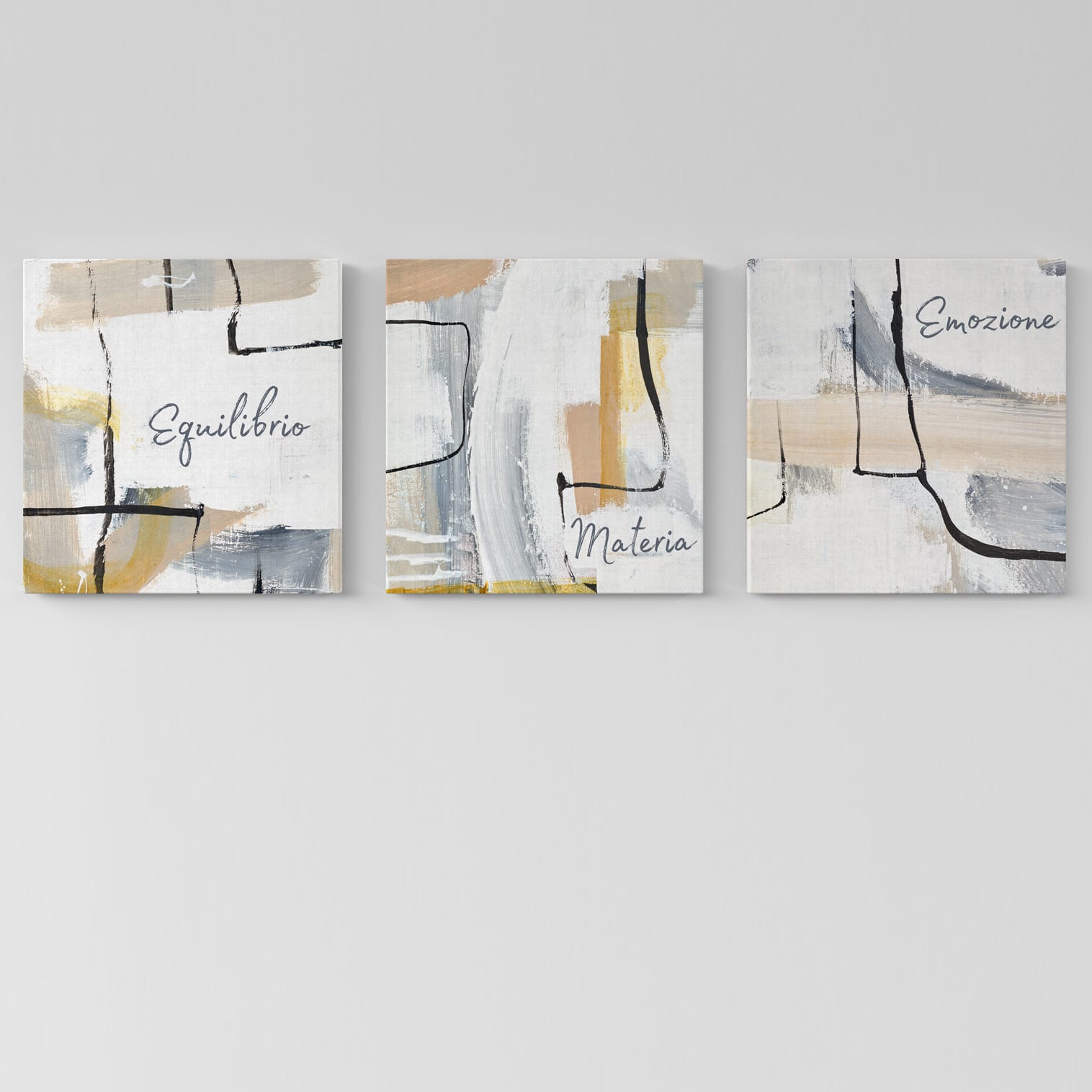 Set di tre quadri astratti su tela con scritte “Equilibrio”, “Materia” ed “Emozione” su parete bianca.