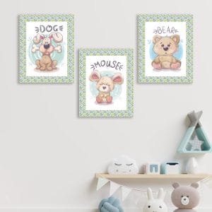 Set di tre quadri per cameretta bambini con animali: cane, orso e topo in stile cartoon, perfetti per creare un ambiente allegro e accogliente.