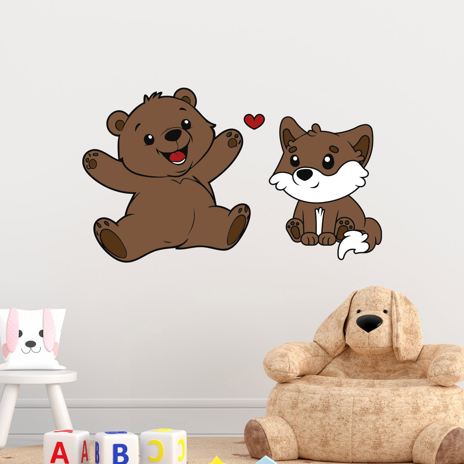 Adesivi per parete cameretta bambini con orso e volpe accanto ad area giochi