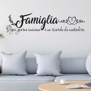 Famiglia con frasi adesive per pareti in versione nera su sfondo bianco, perfetta per arredamenti moderni e minimalisti