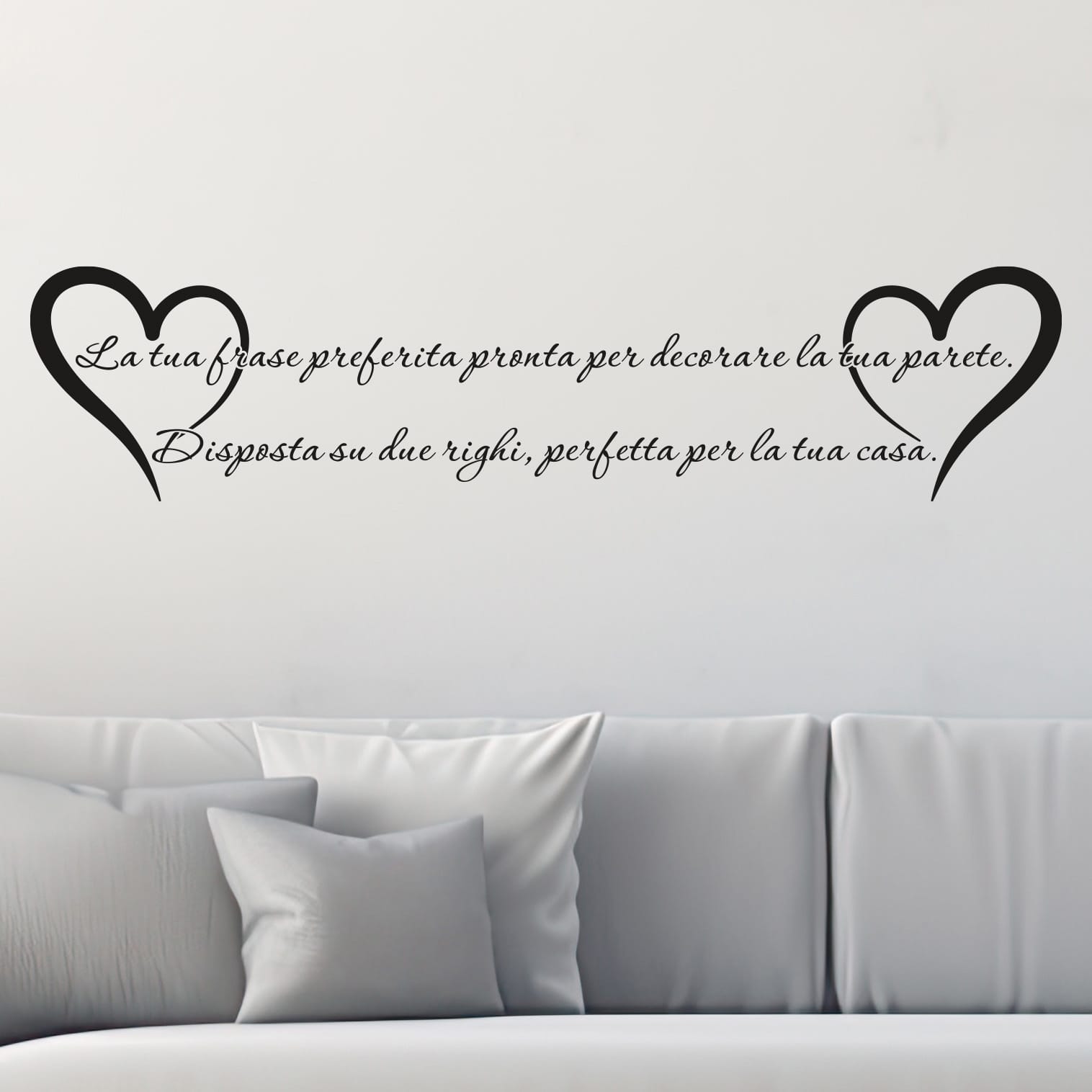 Frasi da parete personalizzate in nero con cuori, su parete bianca in stile minimal