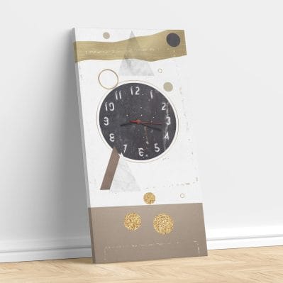 Orologio da muro astratto su tela visto lateralmente con grafica moderna.