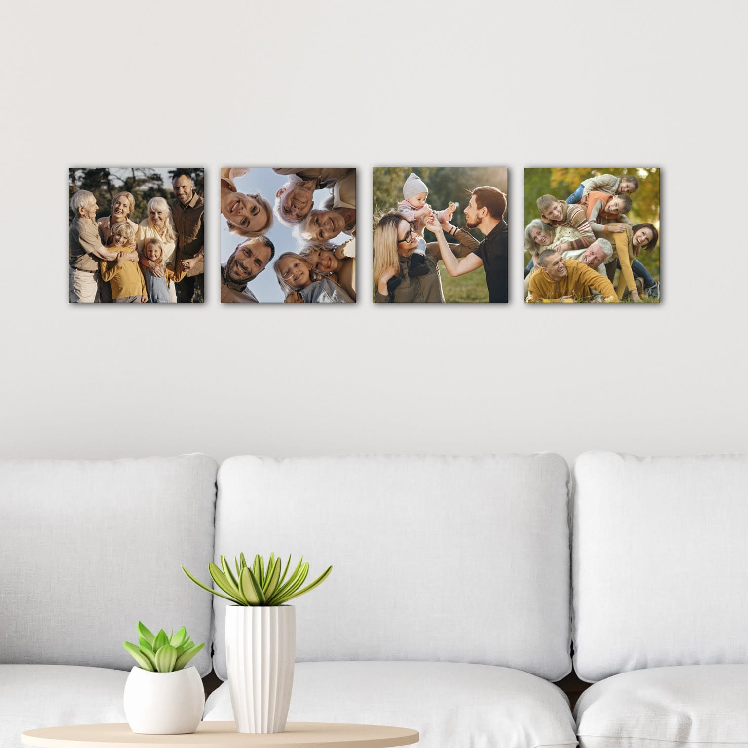 Quadretti personalizzati con foto su tela in composizione lineare sopra divano bianco con foto di famiglia stampate su tela.