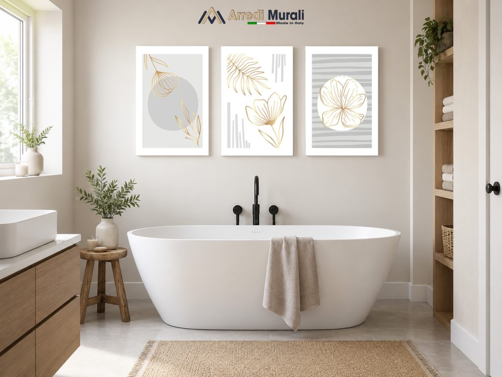 Decorare la parete del bagno con tre quadri moderni dai toni chiari